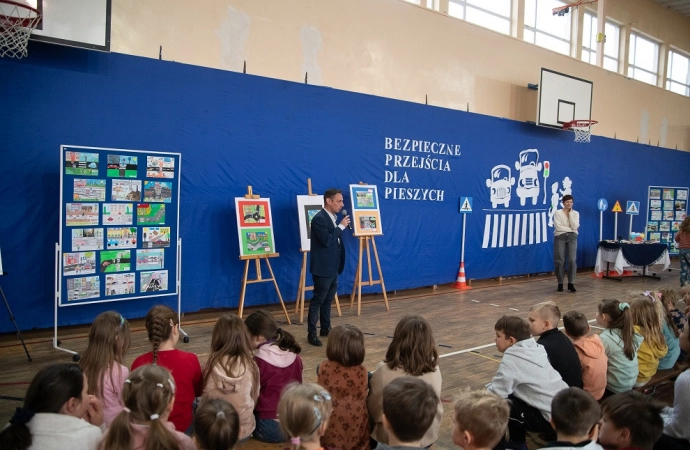 {Olsztyn otrzymał dofinansowanie na doświetlenie czterech przejść dla pieszych.}