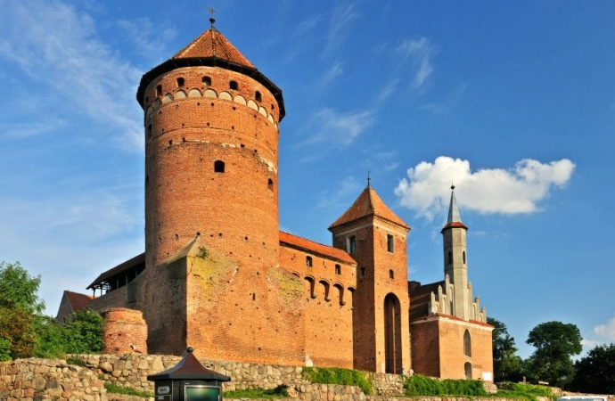 {17 cennych historycznie obiektów z finansowym wsparciem. Środki przyznał warmińsko-mazurski konserwator zabytków. Finansowe wsparcie na prace konserwatorskie, restauratorskie i budowlane otrzymały m.in. parafie i lokalne samorządy.}